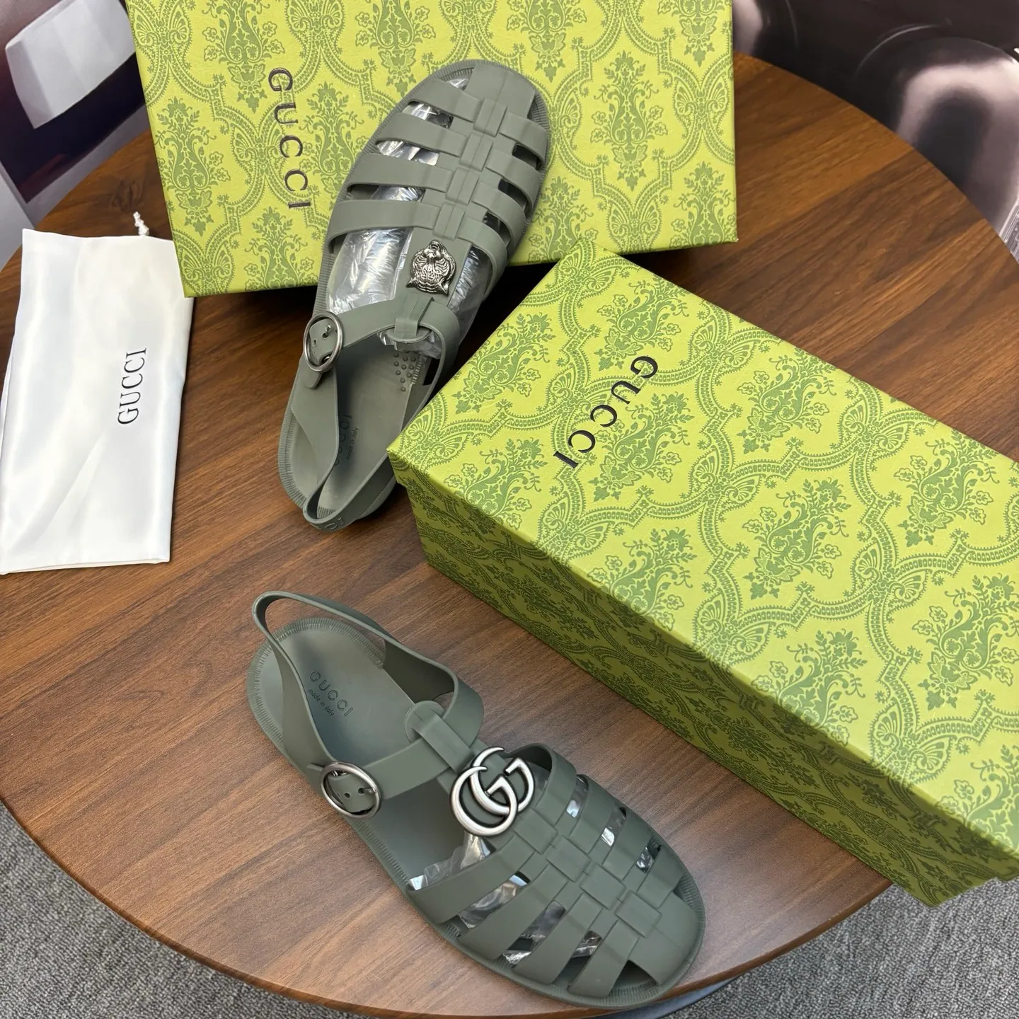 Men's shoes 260💰 [Gucci] Counter quality, top-quality original goods, real photos! Original TPU material, fine workmanship, comfortable; genuine 1:1 replica Size: 36 ~ 46